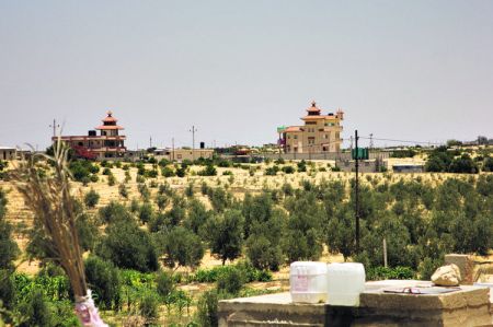 Les villas du trafiquant Abou Omar près d'El-Mehdiya, à la frontière israélo-égyptienne. (Photo Baptiste de Cazenove)